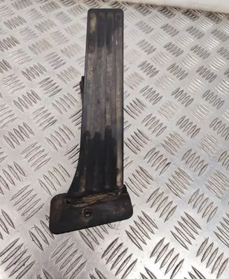 Accelerator throttle pedal