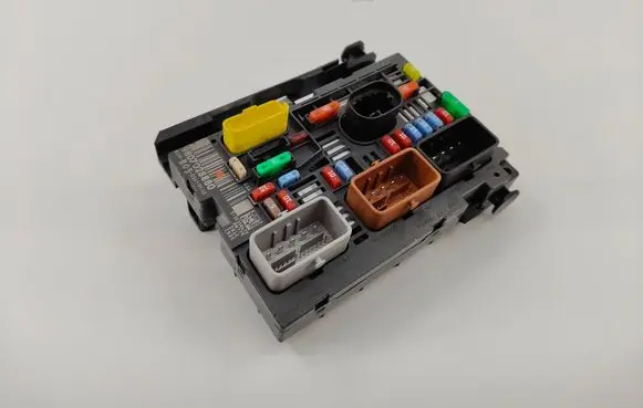 Citroen Berlingo Fuse module 9807028880