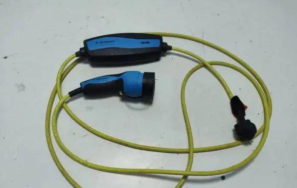 Volvo XC90 Battery charger (optional) 32208587