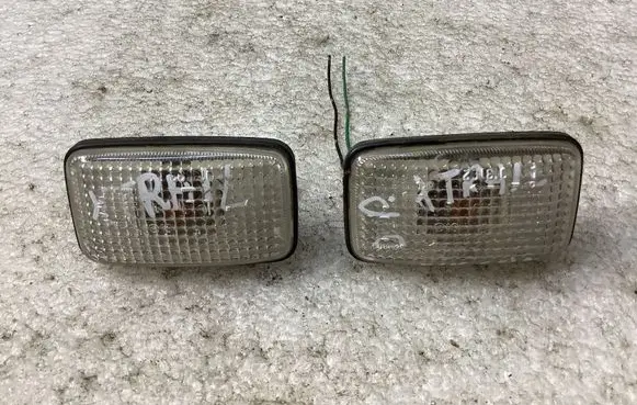 Front fender indicator light