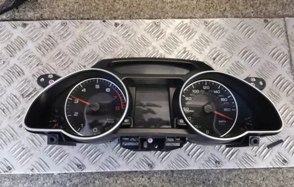 Audi A5 8T 8F Speedometer (instrument cluster) 8T0920981A