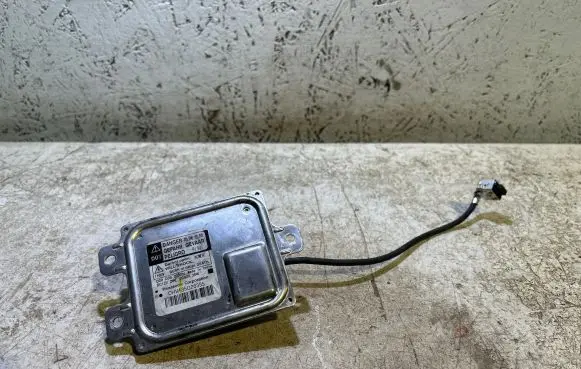 Dodge Challenger Headlight ballast module Xenon CHVA35G20395