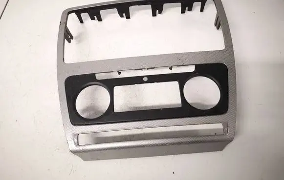 Skoda Octavia Mk2 (1Z) Center console