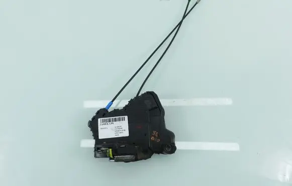Toyota Auris E180 Front door lock 