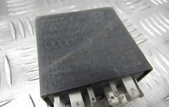 Audi A4 S4 B5 8D Other relay 4b0919471 5kg006568-04