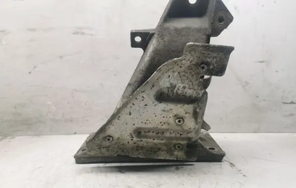 BMW 5 E39 Engine mounting bracket 22111092974