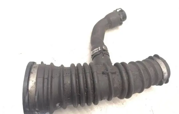 Ford Focus Air intake hose/pipe 3M519A673M