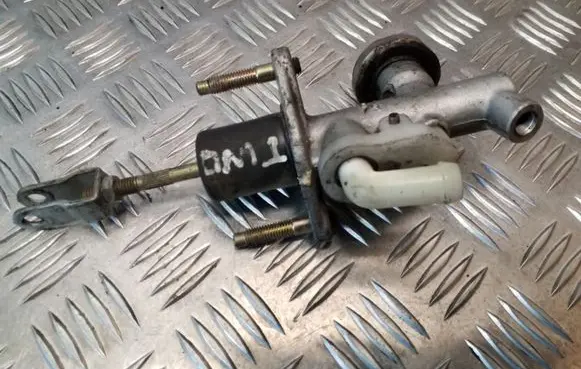 Nissan Almera Tino Clutch master cylinder
