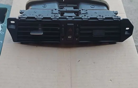BMW 5 E60 E61 Dash center air vent grill 6910734 7009275