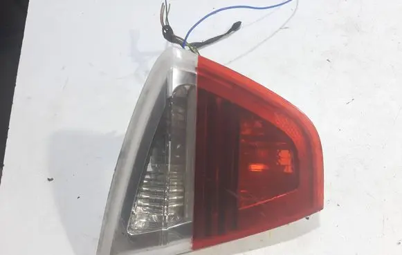 Tailgate rear/tail lights