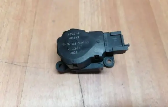 Mercedes-Benz C W203 Air flap motor/actuator A2038201642 73625M EAB501