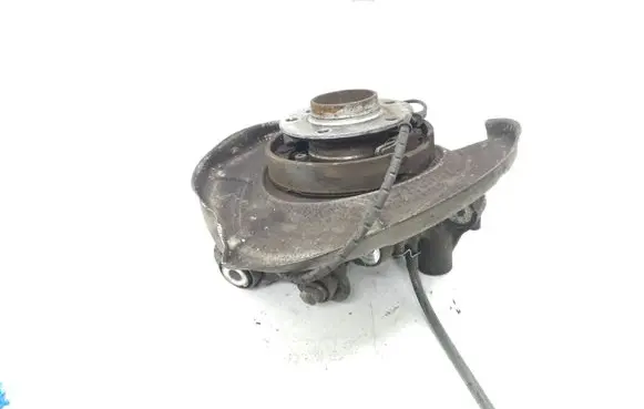 Rear wheel hub