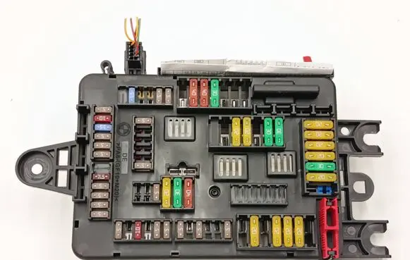 BMW 3 F30 F35 F31 Fuse module 9389070 19561000001 13092018