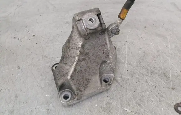 Audi A4 S4 B7 8E 8H Engine mounting bracket 8E0199308AK