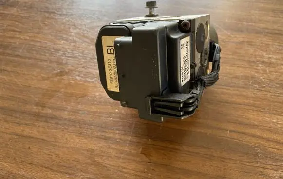KIA Sorento ABS Pump 589103E310