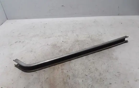 Volkswagen Caddy Sliding door middle roller runner 2K0843872