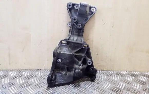 Volvo S80 Generator/alternator bracket 30731516