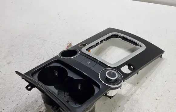 Volkswagen Touareg I Other center console (tunnel) element 7L6858602C