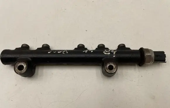 Peugeot 3008 I Fuel main line pipe 968529758002 111513532 28407Z01