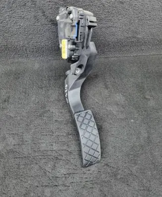 Audi A4 S4 B7 8E 8H Accelerator throttle pedal 8E1723523G 8E1723523J 8E1723523A