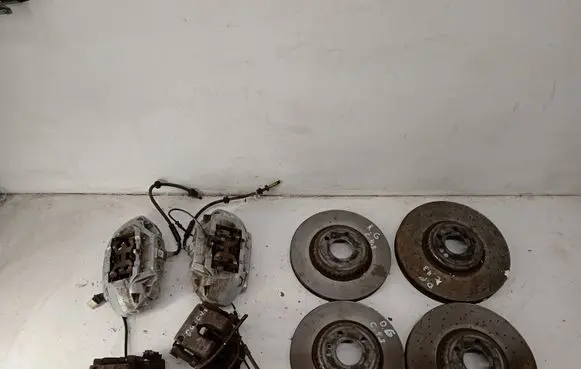 Mercedes-Benz C AMG W205 Brake discs and calipers set 