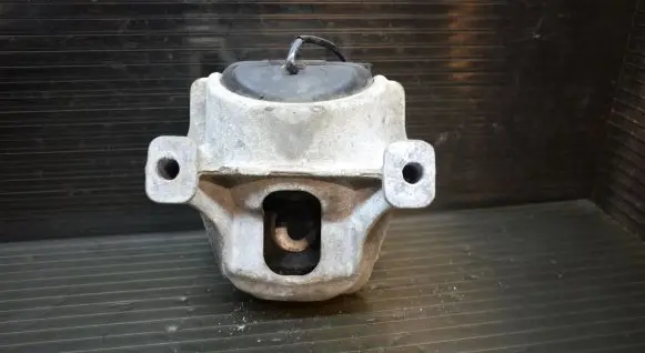 Audi Q5 SQ5 Engine mount bracket