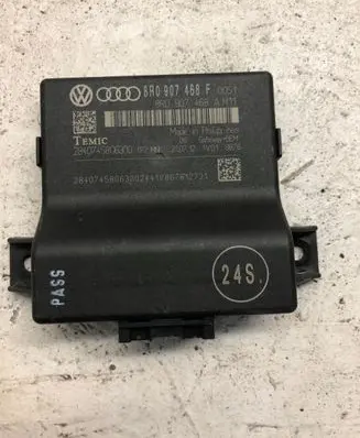 Audi A4 S4 B8 8K Gateway control module 8R0907468F
