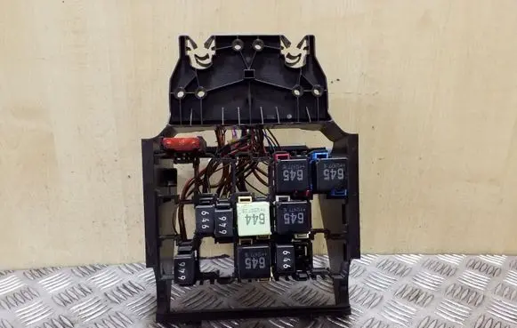 Seat Toledo IV (NH) Relay mounting block 6R0907371D