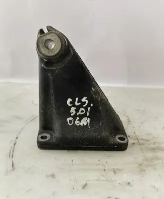 Mercedes-Benz CLS C219 Engine mounting bracket A1122232104