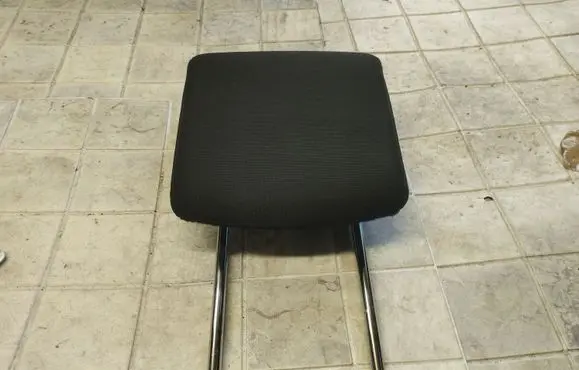 Mazda 5 Front seat headrest 