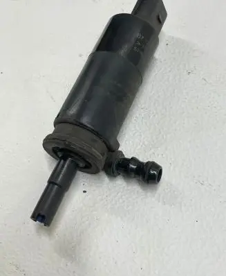 BMW 5 E60 E61 Headlight washer pump 6973097 577863