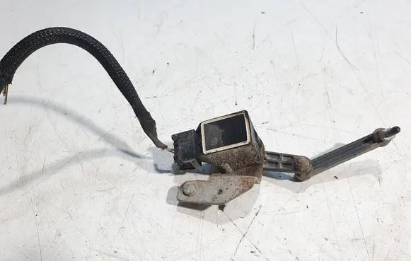 Headlight/headlamp level sensor