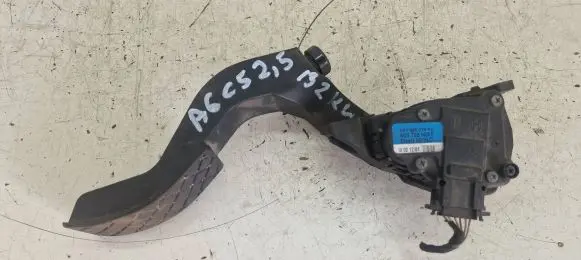 Audi A6 S6 C5 4B Accelerator throttle pedal 8D1723523F