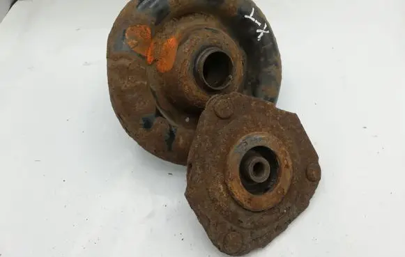 Nissan X-Trail T30 Front shock absorber mounting bracket NOCODE