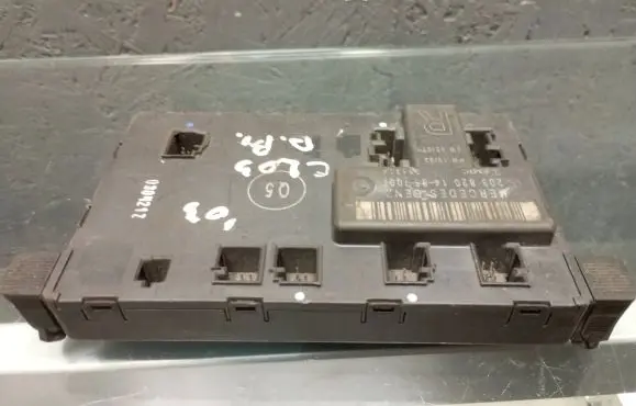 Mercedes-Benz C W203 Door control unit/module 2038201485 351324
