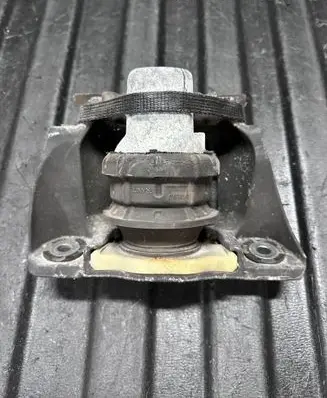 Engine mount bracket