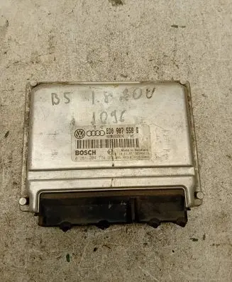 Volkswagen PASSAT B5 Engine control unit/module 8D0907558B 0261204774 26SA5119