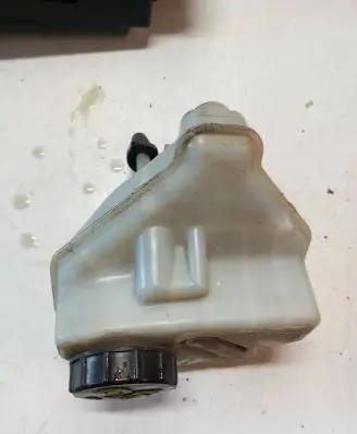 Volvo S60 Brake fluid reservoir 03350885571