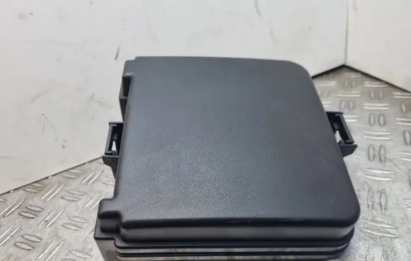 Hyundai i30 Fuse box cover