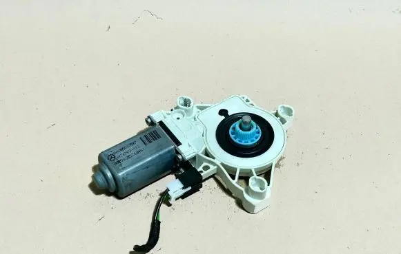 Mercedes-Benz CLS C257 Front door window regulator motor A0009061507 14641