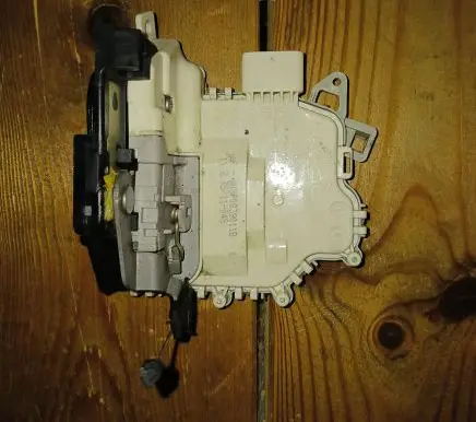Seat Altea Rear door lock 5P0839011B