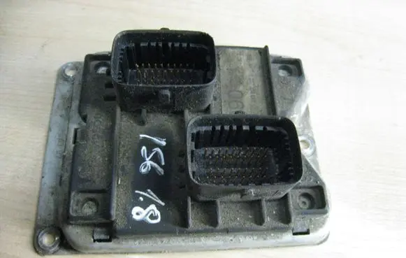 Alfa Romeo 156 Engine control unit/module 0261204732 1037359648 00467394370