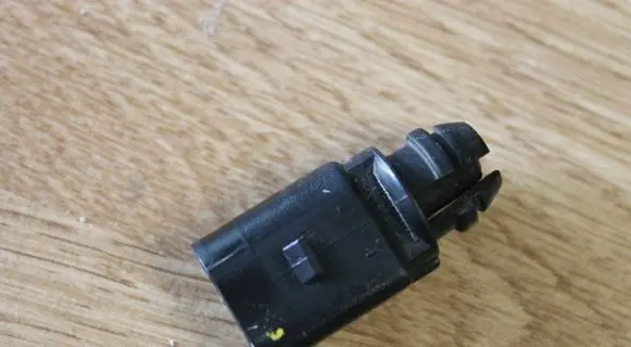 Volkswagen Golf V Outside/exterior temperature sensor 8Z0820535