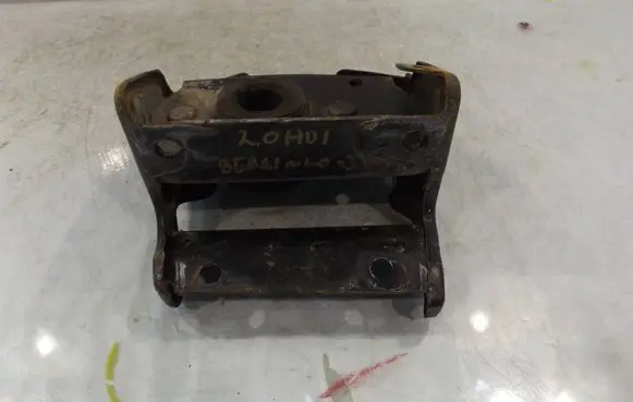 Citroen Berlingo Gearbox mounting bracket 