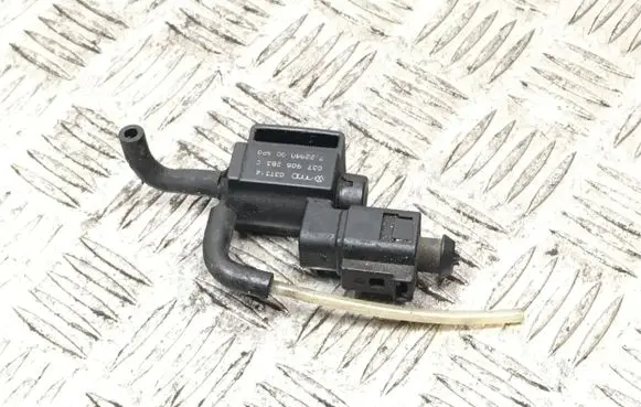 Volkswagen Golf V Vacuum valve 037906283C 72288000 03T314