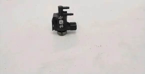 Audi A4 S4 B5 8D Turbo solenoid valve 1J0906283A