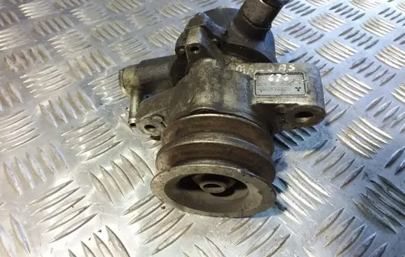 Mazda 626 Vacuum pump X2T50299