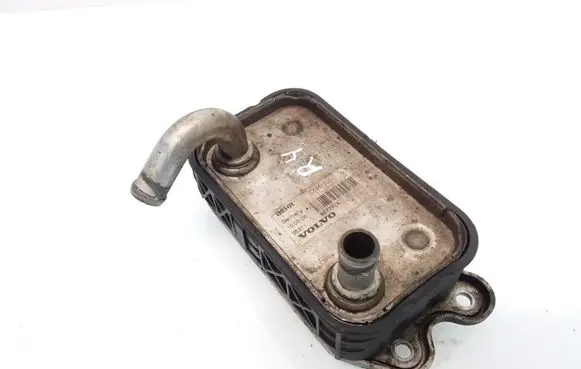 Volvo V70 Oil filter mounting bracket 8677974