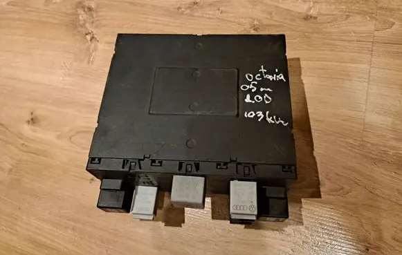 Skoda Octavia Mk2 (1Z) Fuse module 3C0937049E 28022870