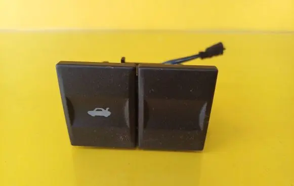 Ford Mondeo Mk III Tailgate opening switch 3S7T19B514AB